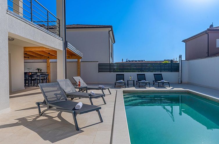 Vakantiehuis 4 Schlafzimmer, 3 Badezimmer, Küche, Wohnzimme