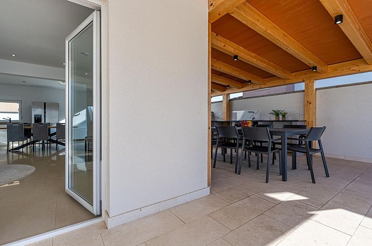 Vakantiehuis 4 Schlafzimmer, 3 Badezimmer, Küche, Wohnzimme