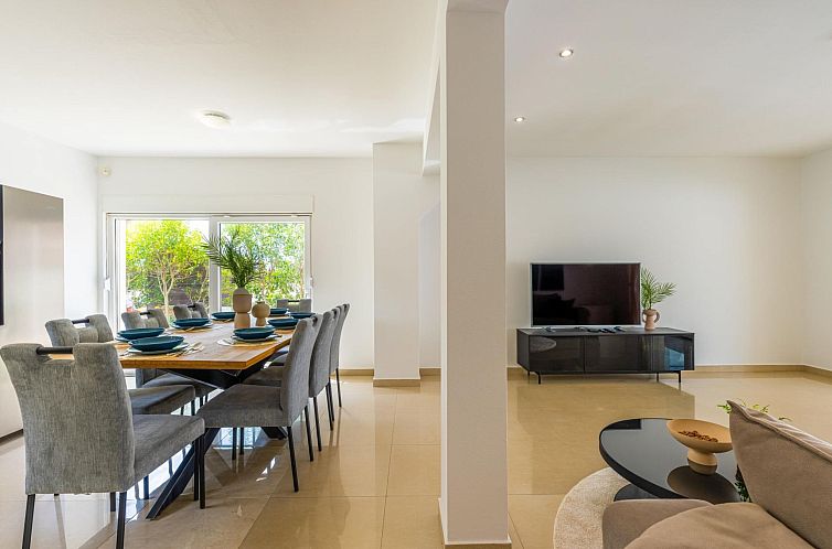 Vakantiehuis 4 Schlafzimmer, 3 Badezimmer, Küche, Wohnzimme