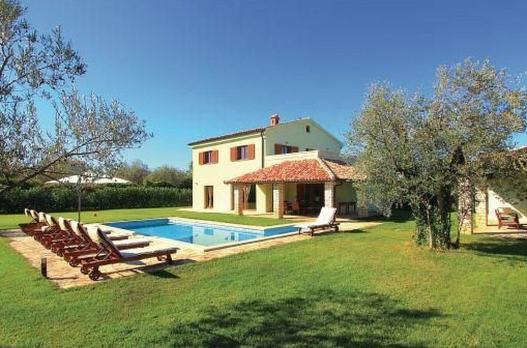 Vakantiehuis Luxuriöse Villa mit riesigem Olivenbaum-Garten