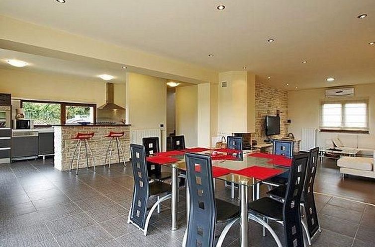 Vakantiehuis Luxuriöse Villa mit riesigem Olivenbaum-Garten