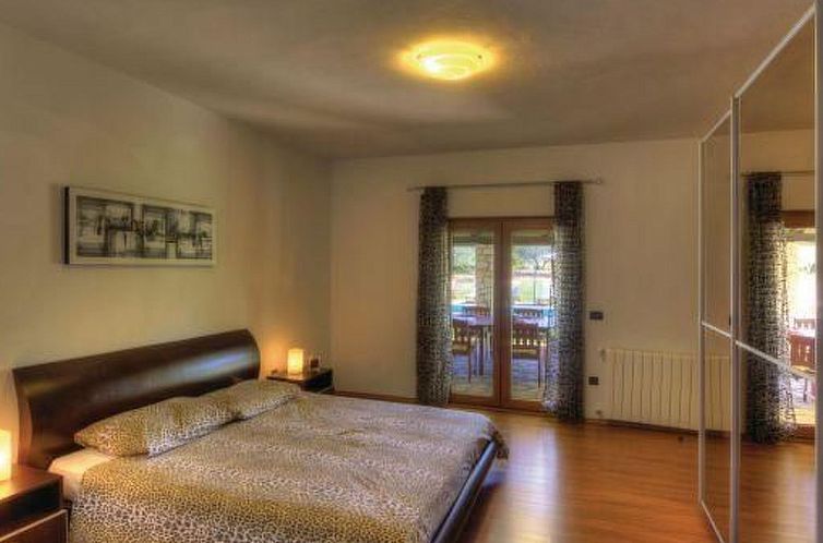 Vakantiehuis Luxuriöse Villa mit riesigem Olivenbaum-Garten