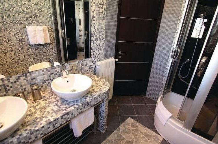 Vakantiehuis Luxuriöse Villa mit riesigem Olivenbaum-Garten