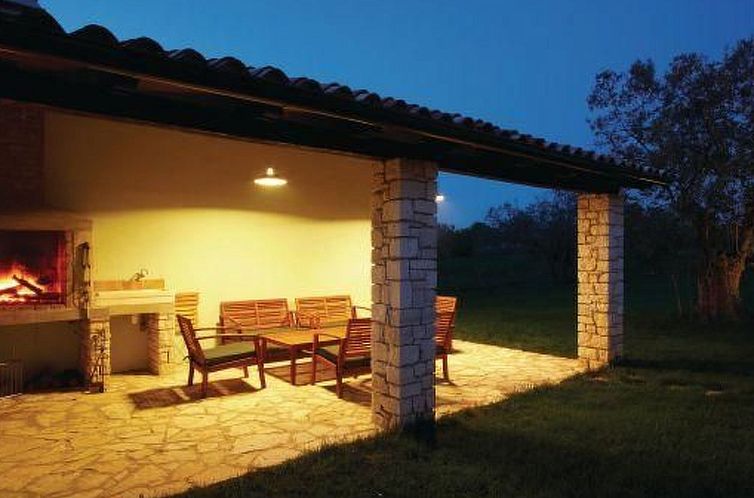 Vakantiehuis Luxuriöse Villa mit riesigem Olivenbaum-Garten