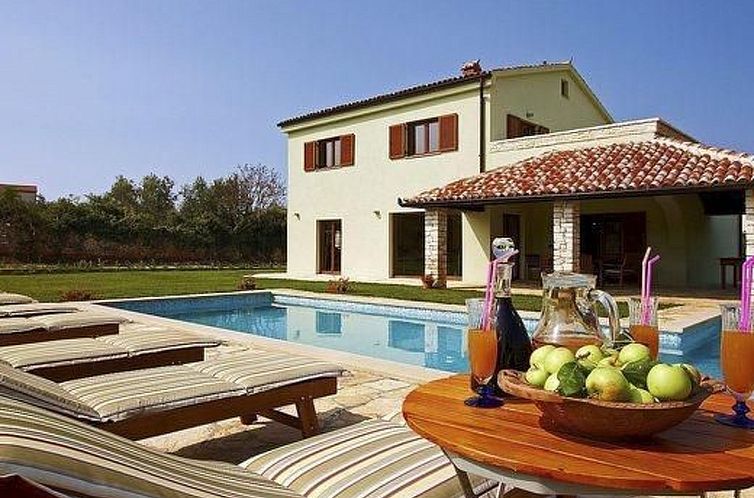 Vakantiehuis Luxuriöse Villa mit riesigem Olivenbaum-Garten
