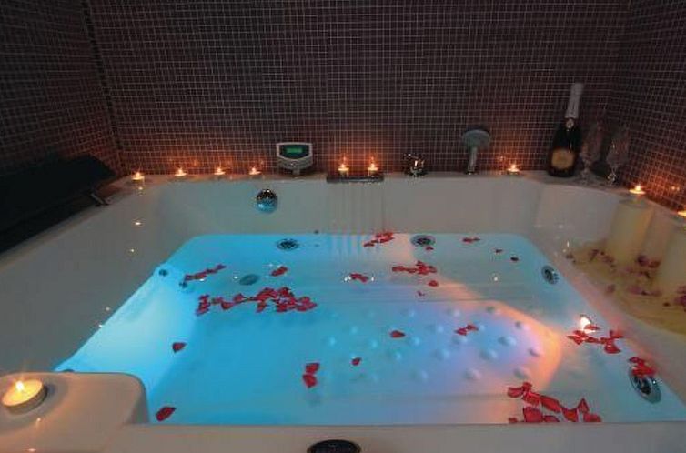 Vakantiehuis Luxuriöse Villa mit riesigem Olivenbaum-Garten