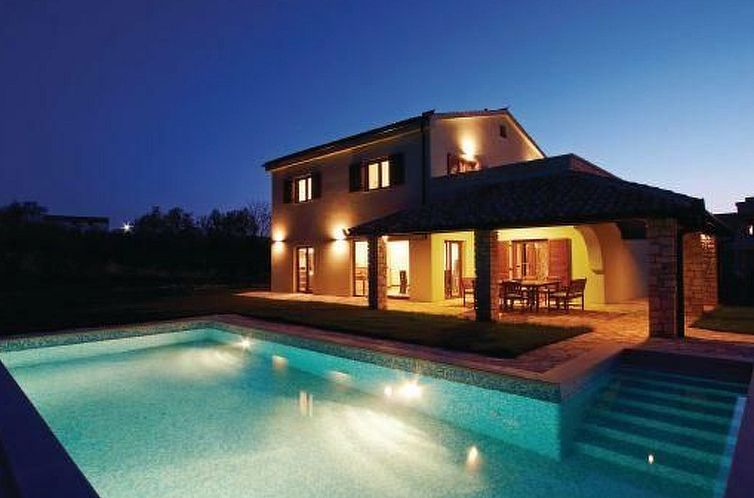 Vakantiehuis Luxuriöse Villa mit riesigem Olivenbaum-Garten