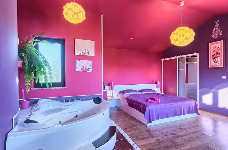 Vakantiehuis Villa Aldo with private pool by Wiibuk
