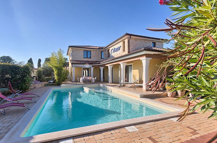 Vakantiehuis Villa Aldo with private pool by Wiibuk