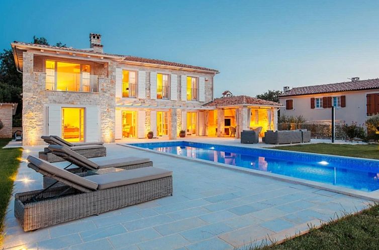 Vakantiehuis Villa Arabela mit 4 Schlafzimmern, in der Nähe