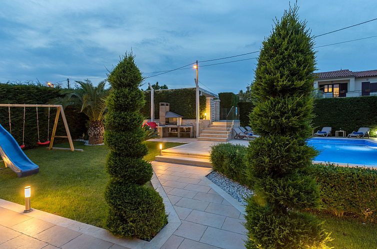 Vakantiehuis Villa Anabel bei Porec mit Pool, Jacuzzi und Sa