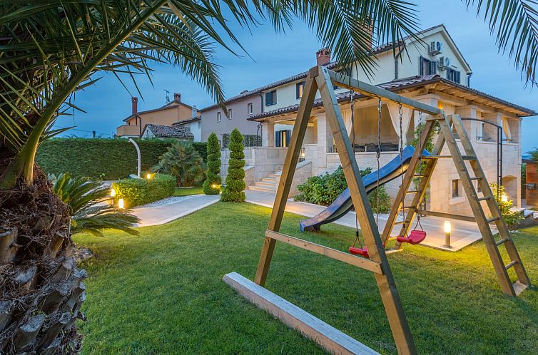 Vakantiehuis Villa Anabel bei Porec mit Pool, Jacuzzi und Sa