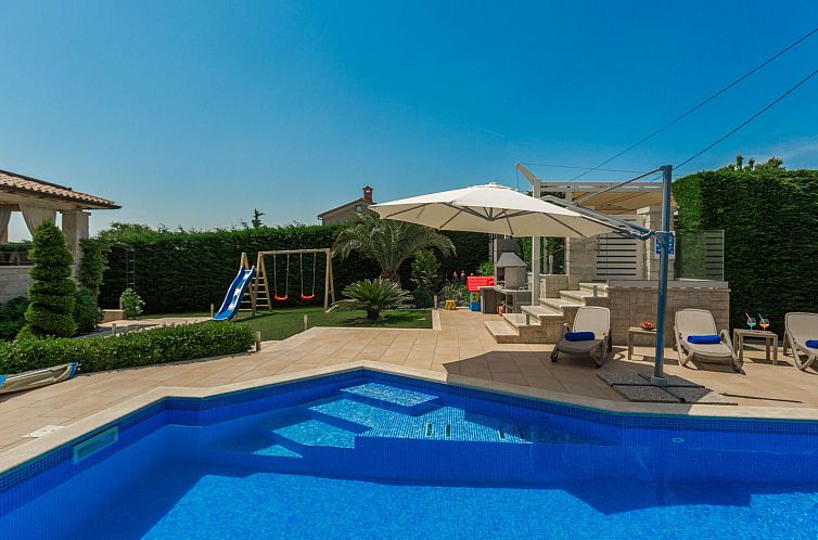Vakantiehuis Villa Anabel bei Porec mit Pool, Jacuzzi und Sa