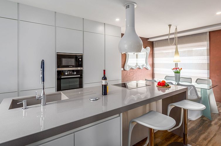 Vakantiehuis Villa Anabel bei Porec mit Pool, Jacuzzi und Sa