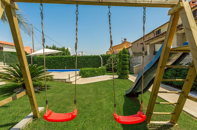Vakantiehuis Villa Anabel bei Porec mit Pool, Jacuzzi und Sa