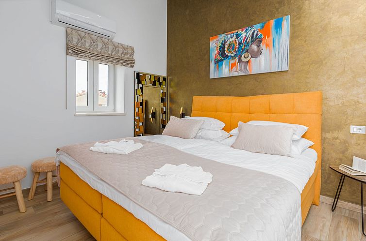 Vakantiehuis Villa Anabel bei Porec mit Pool, Jacuzzi und Sa