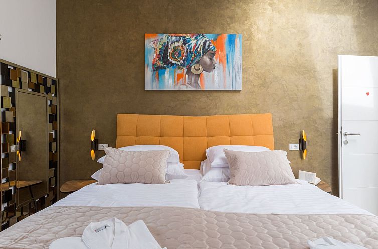 Vakantiehuis Villa Anabel bei Porec mit Pool, Jacuzzi und Sa
