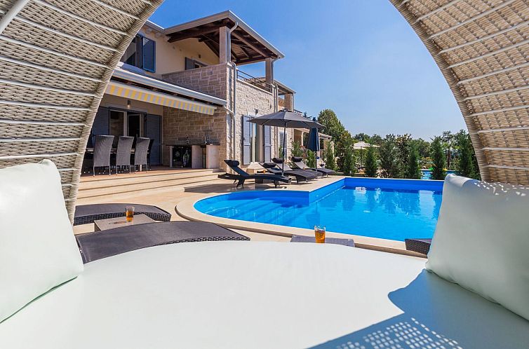 Vakantiehuis Tolles Ferienhaus in Deklići mit Privatem Pool