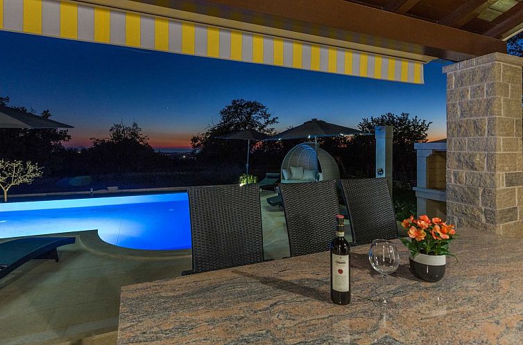 Vakantiehuis Tolles Ferienhaus in Deklići mit Privatem Pool