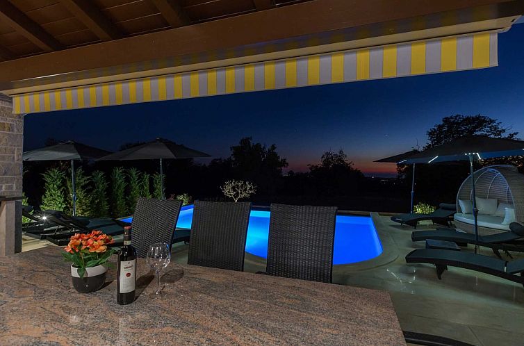 Vakantiehuis Tolles Ferienhaus in Deklići mit Privatem Pool