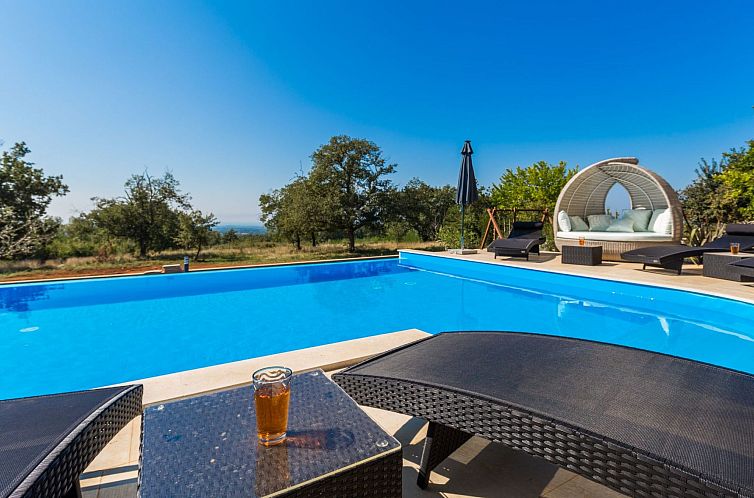 Vakantiehuis Tolles Ferienhaus in Deklići mit Privatem Pool