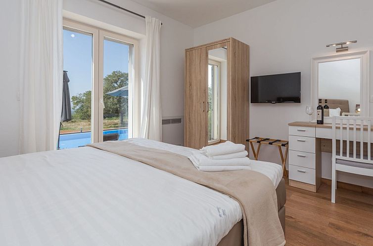 Vakantiehuis Tolles Ferienhaus in Deklići mit Privatem Pool