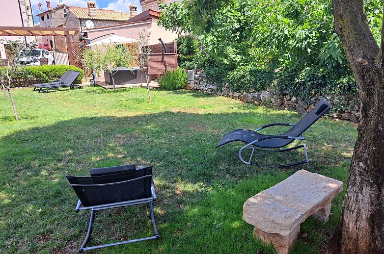 Vakantiehuis Haus Mirelia für zwei Personen mit Garten