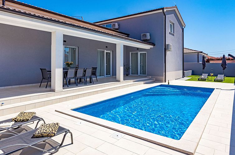 Vakantiehuis Villa Tea mit beheiztem Salzwasserpool