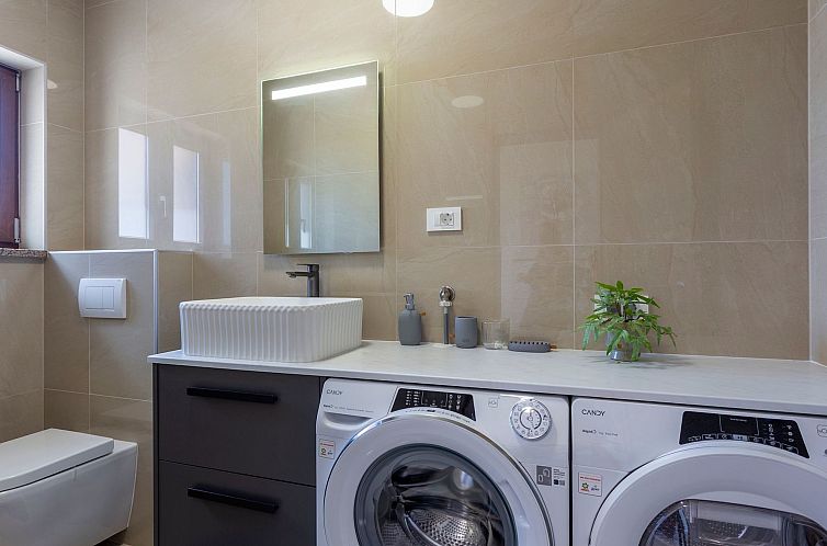 Appartement "Luxuriöse App. mit Pool"