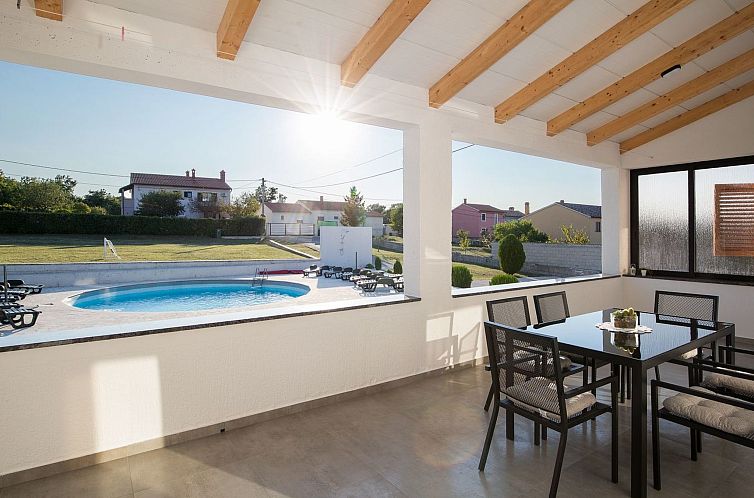 Appartement 3-Schlafzimmer-Wohnung mit Gemeinschaftspool