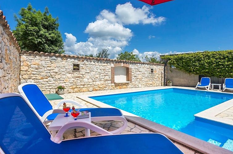 Vakantiehuis Modernes Ferienhaus in Vadreš mit Privatem Poo