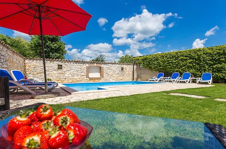 Vakantiehuis Modernes Ferienhaus in Vadreš mit Privatem Poo