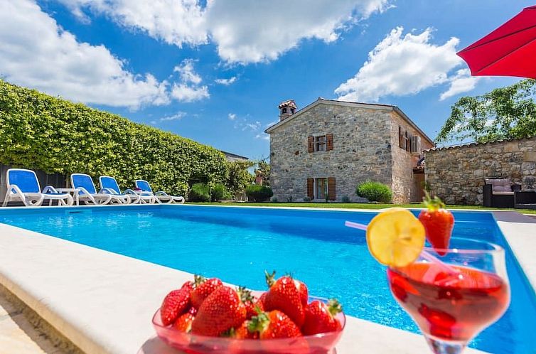 Vakantiehuis Modernes Ferienhaus in Vadreš mit Privatem Poo