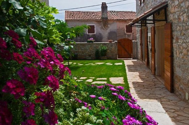 Vakantiehuis Modernes Ferienhaus in Vadreš mit Privatem Poo