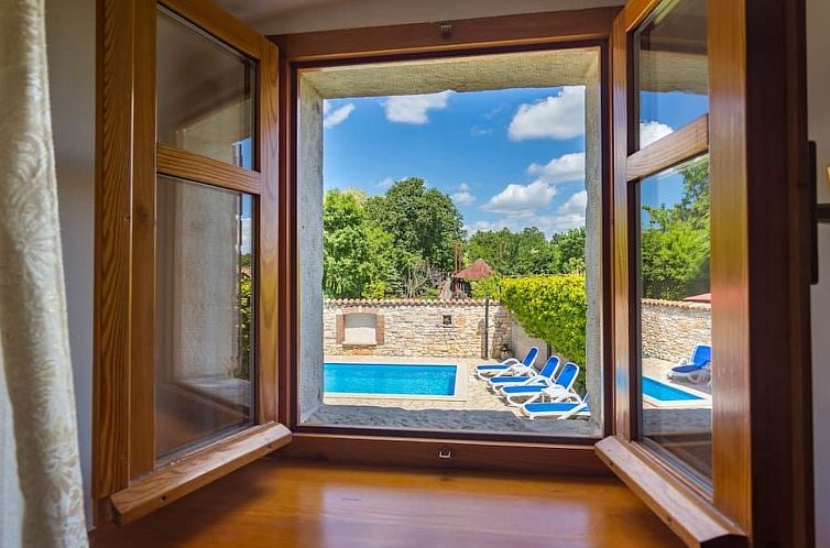 Vakantiehuis Modernes Ferienhaus in Vadreš mit Privatem Poo