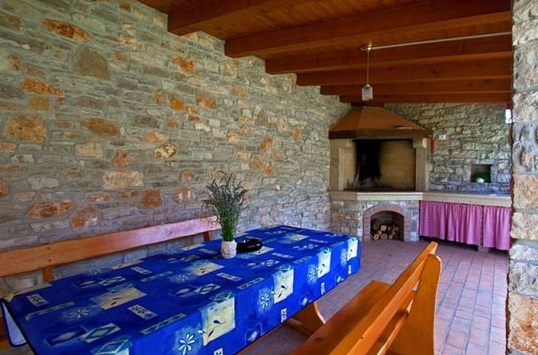 Vakantiehuis Modernes Ferienhaus in Vadreš mit Privatem Poo