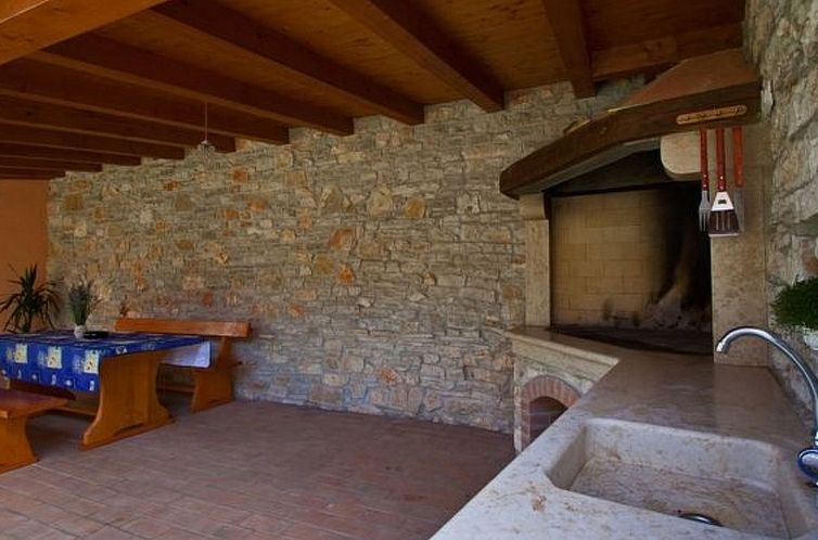 Vakantiehuis Modernes Ferienhaus in Vadreš mit Privatem Poo