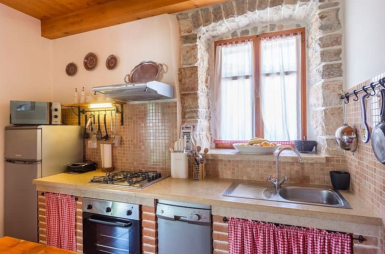 Vakantiehuis Modernes Ferienhaus in Vadreš mit Privatem Poo