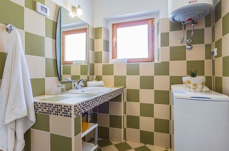 Vakantiehuis Modernes Ferienhaus in Vadreš mit Privatem Poo