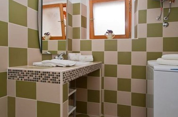 Vakantiehuis Modernes Ferienhaus in Vadreš mit Privatem Poo