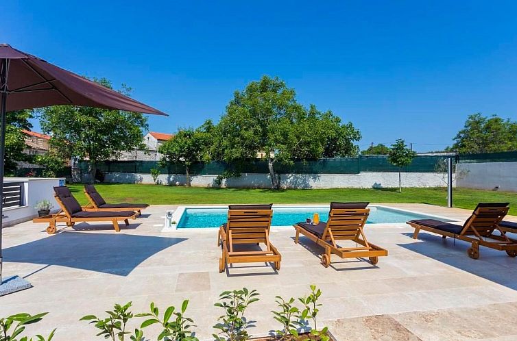 Vakantiehuis Villa Anavi mit privatem Pool und großem Garte
