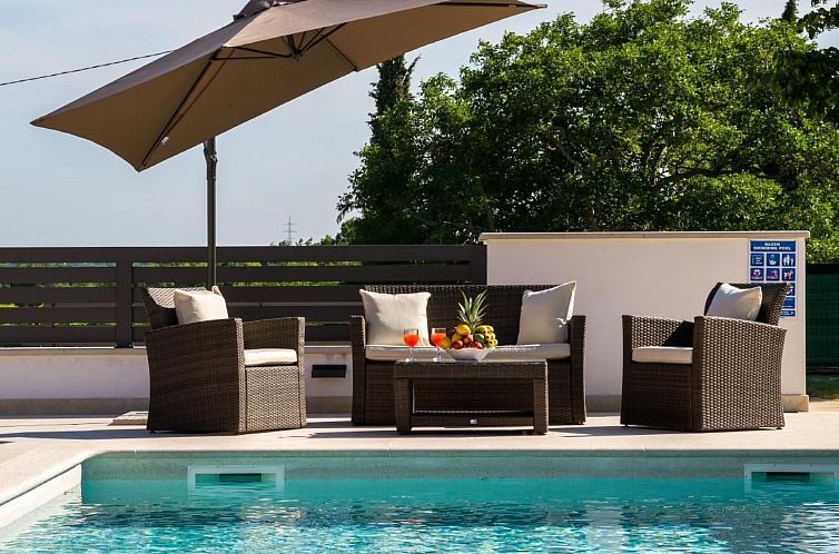 Vakantiehuis Villa Anavi mit privatem Pool und großem Garte