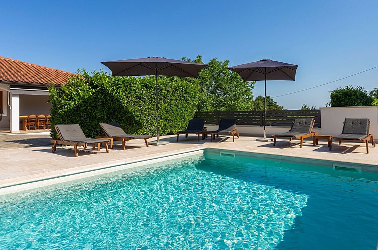 Vakantiehuis Villa Anavi mit privatem Pool und großem Garte