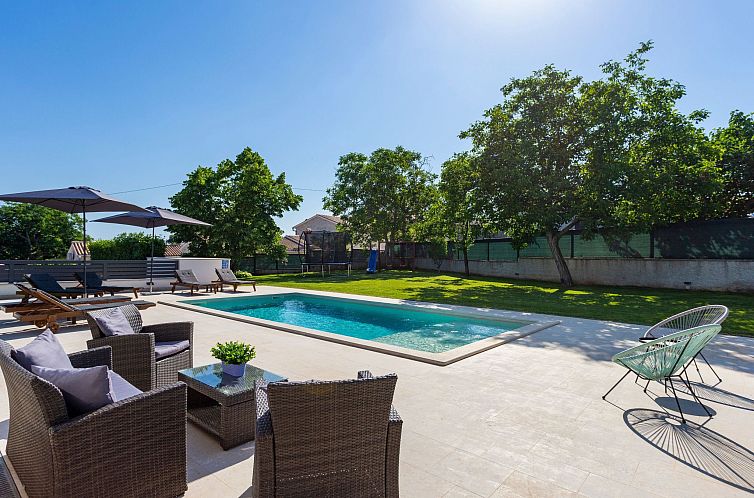Vakantiehuis Villa Anavi mit privatem Pool und großem Garte