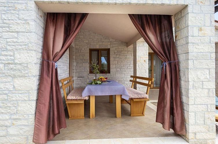 Vakantiehuis "Villa Mirela" mit Terrasse