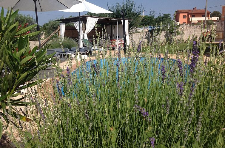 Vakantiehuis in Bratulići mit Privatem Pool