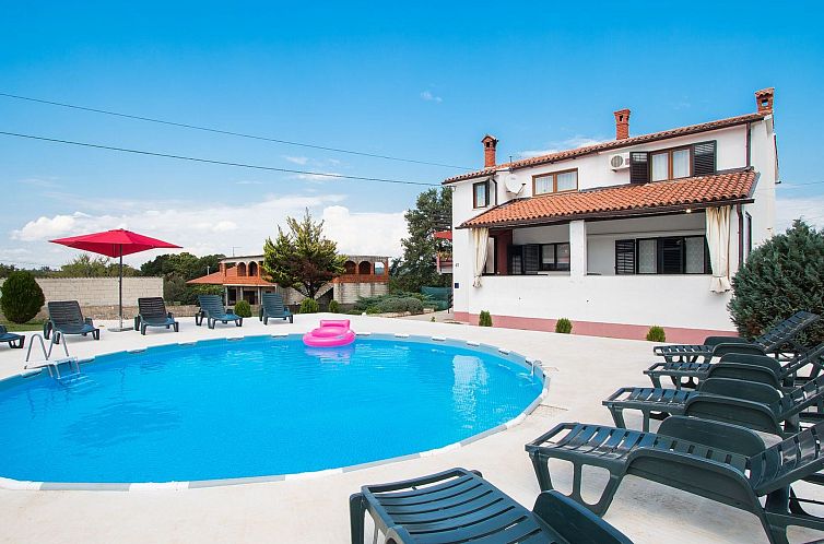 Appartement 3-Schlafzimmer-Wohnung mit Gemeinschaftspool