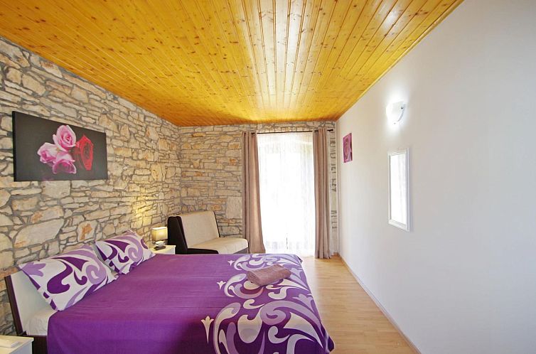 Vakantiehuis Schönes Haus mit großer grüner Umgebung, Poo