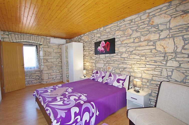 Vakantiehuis Schönes Haus mit großer grüner Umgebung, Poo