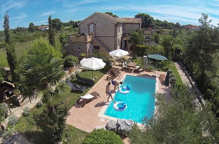 Vakantiehuis Ferienvilla Lucia mit Pool und eigenem Tennispl